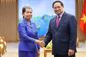 Thủ tướng Phạm Minh Chính và Phó Thủ tướng Campuchia Men Sam An. (Ảnh: VGP)
