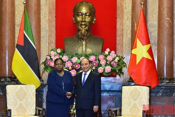 Chủ tịch nước Nguyễn Xuân Phúc tiếp Chủ tịch Quốc hội nước Cộng hòa Mozambique Esperanca Laurinda Francisco Nhiuane Bias, ngày 22/6 tại Hà Nội.