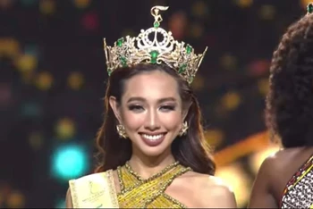 Nguyễn Thúc Thùy Tiên đăng quang Miss Grand International 2021. (Ảnh chụp màn hình)