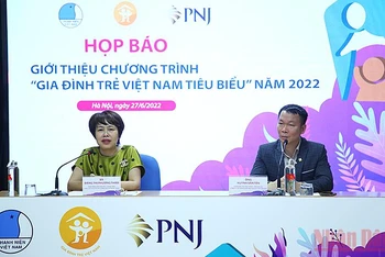 Bà Đặng Thị Phương Thảo, Phó Tổng Biên tập Báo Thanh Niên, Phó Chủ tịch Hội Liên hiệp Thanh niên Việt Nam, cung cấp thông tin về chương trình “Gia đình trẻ Việt Nam tiêu biểu” năm 2022. 