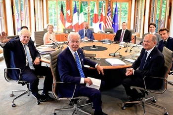 Các đại biểu tham dự Hội nghị thượng đỉnh G7 tại lâu đài Elmau thuộc bang Bayern (Đức), ngày 26/6/2022. (Ảnh: REUTERS)