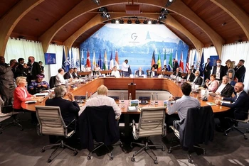 Toàn cảnh phiên họp giữa các lãnh đạo G7 với lãnh đạo các nước đối tác tham dự Hội nghị thượng đỉnh G7 tại lâu đài Schloss Elmau, Bavaria, Đức, ngày 27/6/2022. (Ảnh: REUTERS)