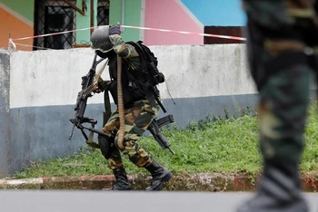 Binh sĩ Cameroon tuần tra tại thành phố Buea ở phía tây nam Cameroon. (Ảnh: REUTERS)