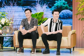 Hai anh em Phan Anh, Tuấn Tú là những khách mời "mở hàng" cho chương trình "Khách sạn 5 sao". (Ảnh: VTV)
