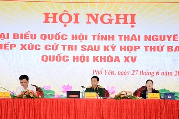Đại tướng Phan Văn Giang và đại diện Đoàn đại biểu Quốc hội tỉnh Thái Nguyên tại hội nghị (Ảnh: qdnd.vn).