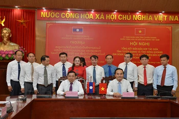 Lãnh đạo tỉnh Tuyên Quang và Xiêng Khoảng ký Biên bản hợp tác giai đoạn 2021-2025.