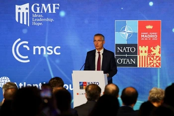 Tổng thư ký NATO Jens Stoltenberg phát biểu tại Hội nghị thượng đỉnh NATO tại Madrid, Tây Ban Nha ngày 28/6. (Ảnh: Reuters)