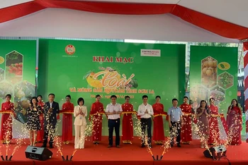 Lễ Khai mạc Tuần lễ xoài và nông sản an toàn tỉnh Sơn La. 