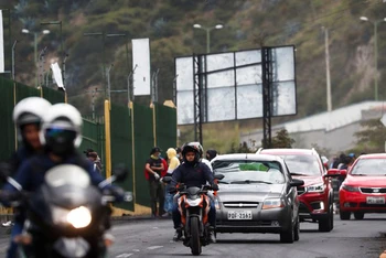 Người biểu tình tại Thủ đô Quito, ngày 25/6. (Ảnh: Reuters)
