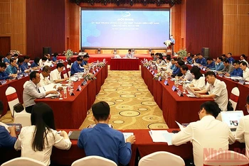 Toàn cảnh Hội nghị Ủy ban Trung ương Hội Liên hiệp Thanh niên Việt Nam lần thứ bảy, khóa VIII.