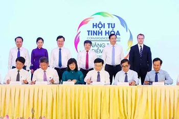 Lễ ký kết Thỏa thuận hợp tác liên kết phát triển du lịch giữa thành phố Hà Nội, Thành phố Hồ Chí Minh và các tỉnh Bắc Trung Bộ mở rộng giai đoạn 2022-2025 và Kế hoạch triển khai các hoạt động liên kết giai đoạn 2022-2023.