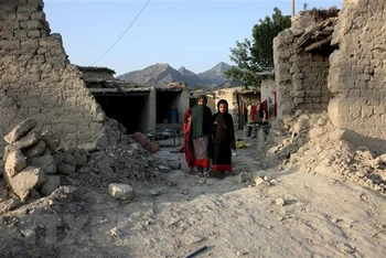 Những ngôi nhà bị sập sau trận động đất tại tỉnh Khost, Afghanistan. (Ảnh: THX/TTXVN)