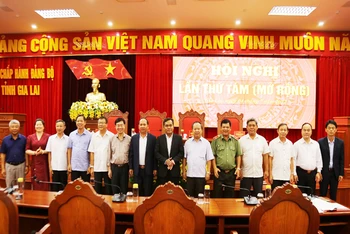 Ban Chỉ đạo phòng-chống tham nhũng, tiêu cực tỉnh Gia Lai ra mắt tại Hội nghị lần thứ 8 Ban Chấp hành Đảng bộ tỉnh khóa XVI (mở rộng).