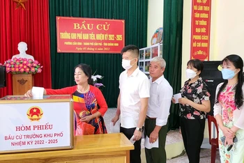 Bầu cử chức danh Trưởng khu phố Nam Tiến, phường Cẩm Bình, thành phố Cẩm Phả, tỉnh Quảng Ninh.
