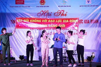 Buổi truyền thông phòng, chống bạo lực gia đình tại xã Minh An (huyện Văn Chấn, tỉnh Yên Bái).