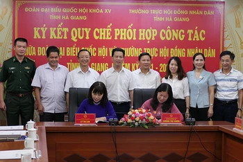 Đoàn Đại biểu Quốc hội khóa 15 tỉnh Hà Giang và Thường trực Hội đồng Nhân dân tỉnh Hà Giang ký kết quy chế phối hợp công tác.