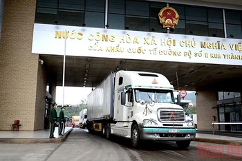 Hoạt động xuất, nhập khẩu hàng hóa ở Cửa khẩu Kim Thành (Lào Cai, Việt Nam)-Bắc Sơn (Trung Quốc).