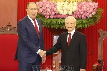 Tổng Bí thư Nguyễn Phú Trọng tiếp Bộ trưởng Ngoại giao Liên bang Nga Sergey Lavrov. (Ảnh: TTXVN)