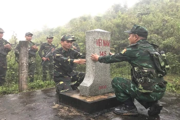 Đồn Biên phòng Mường Lèo, Bộ đội Biên phòng Sơn La và Đại đội 161, tỉnh Luang Prabang tổ chức tuần tra tại cột mốc 149.
