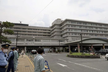 Bệnh viện Đại học Y Nara, nơi ông Abe được đưa tới sau khi bị bắn. (Ảnh: Kyodo/Reuters)