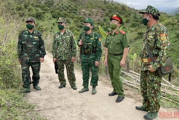 Bộ đội Biên phòng Sơn La phối hợp lực lượng công an tuần tra bảo vệ địa bàn.