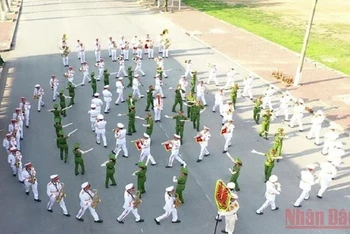 Đoàn nhạc Cảnh sát Việt nam tập luyện trước ngày diễn ra Đại nhạc hội. 