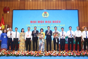 Ban Chấp hành Công Đoàn Bộ Khoa học và Công nghệ nhiệm kỳ 2023-2028 ra mắt Đại hội.