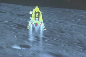 Tàu đổ bộ Chandrayaan-3 của Tổ chức Nghiên cứu Vũ trụ Ấn Độ (ISRO) hạ cánh thành công xuống bề mặt Mặt trăng, ngày 23/8/2023. (Ảnh: ISRO)
