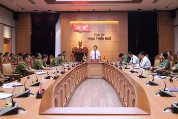 Đoàn công tác của Công an 2 tỉnh Salavan và Sekong (nước bạn Lào) đã đến chào xã giao lãnh đạo Thường trực Tỉnh ủy Thừa Thiên Huế.
