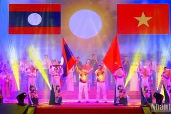 Chương trình nhằm tôn vinh tình hữu nghị thắm thiết đặc biệt Việt Nam-Lào.