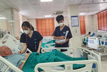 Điều trị, chăm sóc người bệnh đột quỵ tại Bệnh viện đa khoa tỉnh Phú Thọ.