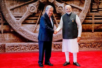 Thủ tướng Ấn Độ đón Tổng Thư ký Liên hợp quốc dự Hội nghị G20. (Ảnh: THESUNDAILY.MY)