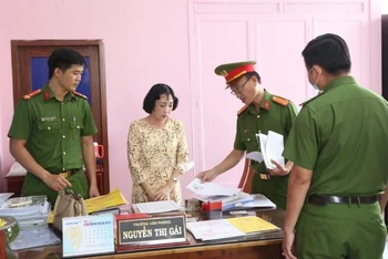 Khởi tố bị can, ra Lệnh cấm đi khỏi nơi cư trú đối với bà Nguyễn Thị Gái, Trưởng Văn phòng Công chứng Nguyễn Thị Gái.