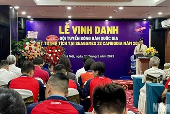Bà Lê Thị Hoàng Yến, Tổng cục phó Thể dục-Thể thao phát biểu tại buổi lễ.
