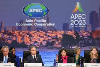 Hội nghị liên Bộ trưởng Ngoại giao-Kinh tế Diễn đàn hợp tác kinh tế châu Á-Thái Bình Dương (APEC) lần thứ 34 diễn ra tại Hoa Kỳ.