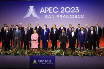 Chủ tịch nước Võ Văn Thưởng với các Nhà Lãnh đạo Kinh tế APEC. (Ảnh: Thống Nhất/TTXVN)