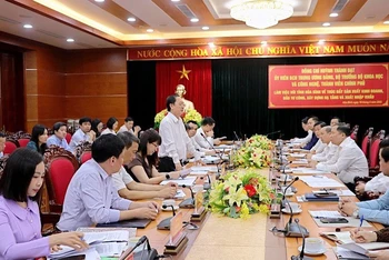Bộ trưởng Bộ Khoa học và Công nghệ Huỳnh Thành Đạt phát biểu tại buổi làm việc.