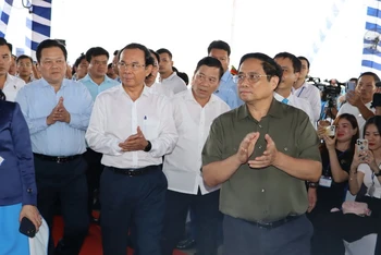 Thủ tướng Phạm Minh Chính cùng đồng chí Nguyễn Văn Nên đến dự lễ khởi công nhà ga hành khách sân bay Long Thành.
