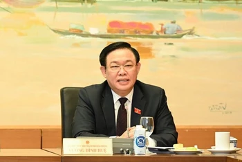 Chủ tịch Quốc hội Vương Đình Huệ - đại biểu Quốc hội đoàn thành phố Hải Phòng phát biểu thảo luận tại Tổ 4. (Ảnh: DUY LINH)
