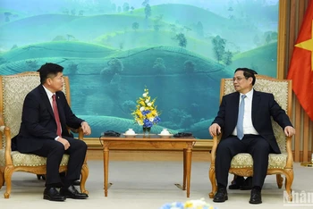 Thủ tướng Phạm Minh Chính tiếp Bộ trưởng Tư pháp và Nội vụ Mông Cổ Khishgee Nyambaatar.