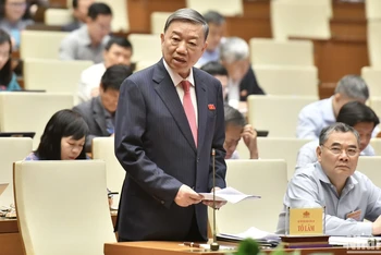 Bộ trưởng Công an Tô Lâm trả lời chất vấn của đại biểu Quốc hội. (Ảnh: ĐĂNG KHOA) 
