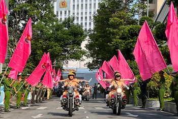 Các đội hình thuộc đoàn thanh niên Công an Thành phố Hồ Chí Minh ra quân thực hiện các hoạt động trong Tháng Thanh niên.