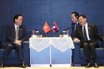 Chủ tịch nước Võ Văn Thưởng gặp Tổng Bí thư - Chủ tịch nước Lào Thongloun Sisoulith. (Ảnh: Thống Nhất/TTXVN)