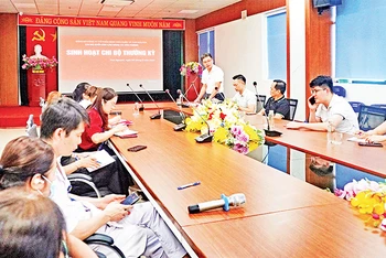 Một buổi sinh hoạt định kỳ của Chi bộ Khối Cận lâm sàng và Văn phòng thuộc Đảng bộ Công ty cổ phần Bệnh viện quốc tế Thái Nguyên.