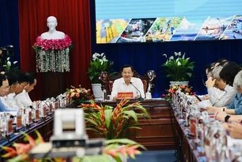 Đồng chí Lê Minh Khái, Bí thư Trung ương Đảng, Phó Thủ tướng Chính phủ, chủ trì hội nghị.