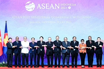 Các nhà lãnh đạo tham dự Hội nghị Bộ trưởng Ngoại giao ASEAN-Nhật Bản. Ảnh: REUTERS