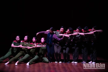 Tiết mục đạt giải nhất thể loại sân khấu hóa của Liên chi đoàn Công an nhân dân. (Ảnh: THANH THỂ)