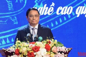Thủ tướng Phạm Minh Chính dự Lễ kỷ niệm 40 năm Ngày Nhà giáo Việt Nam. (Ảnh: TRẦN HẢI)