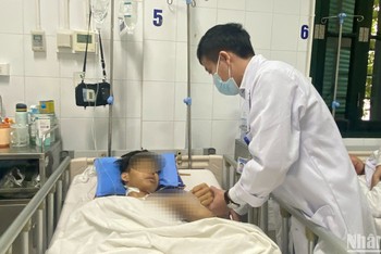 Bệnh nhân Bùi Xuân Q. (20 tuổi, Bắc Ninh) trải qua giờ phút kinh hoàng khi gặp tai nạn do lái xe máy khi trong máu có nồng độ cồn cao. 