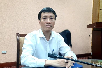 Giáo sư, Tiến sĩ Phan Trọng Lân, Cục trưởng Cục Y tế dự phòng, Bộ Y tế cung cấp thông tin cho báo chí. (Ảnh: L.N)